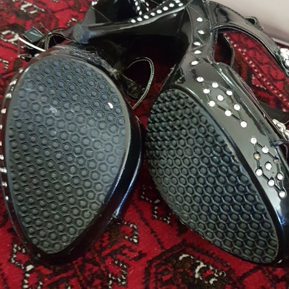 High heels - Picture 4 of 4